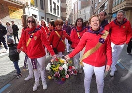 Peñistas de La Filomena, en la procesión de las Candelas del pasado año.