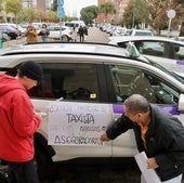 Decenas de taxistas claman en Valladolid contra las «tarifas abusivas» de las aseguradoras