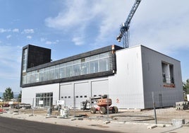 Parque de bomberos de Aguilar, en construcción hace unos meses.