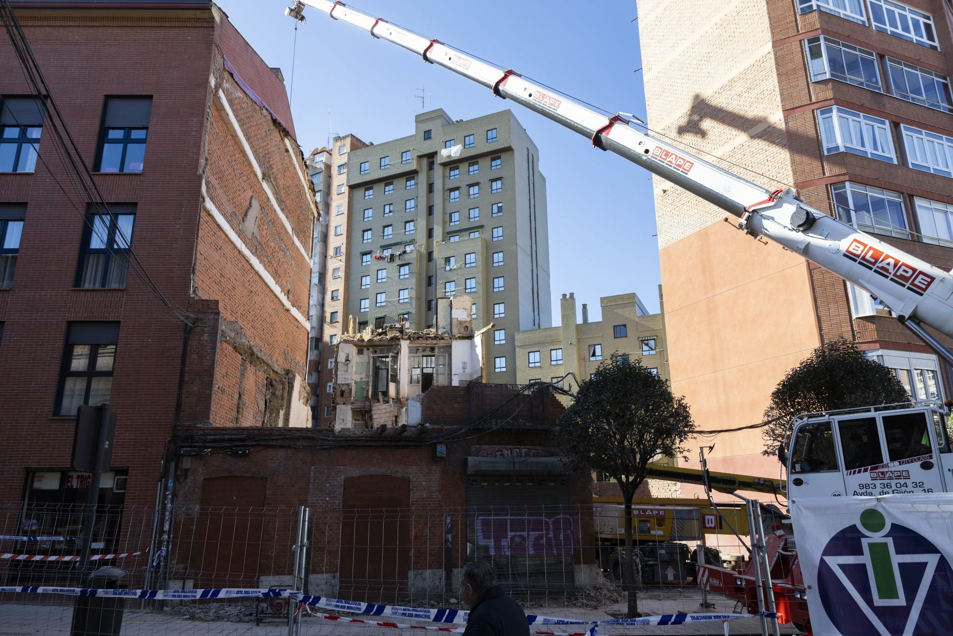 Las imágenes del derribo del edificio en San Nicolás