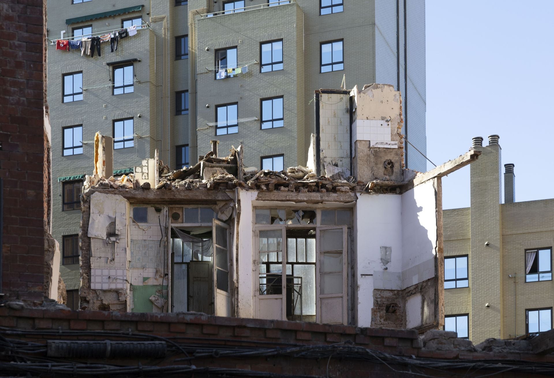 Las imágenes del derribo del edificio en San Nicolás