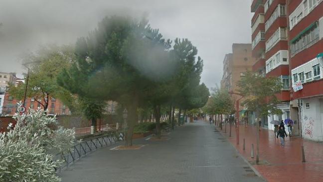 Imagen después - Entrada desde la avenida de Segovia para desembocar en la calle Mallorca -que sale a la derecha, más adelante- en los años anteriores.