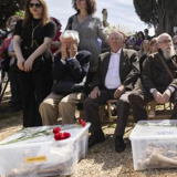 Flores y altas dosis de Memoria Histórica durante el homenaje a los represaliados