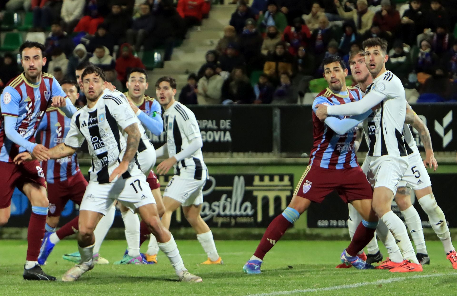 Fotos de la derrota de la Segoviana ante el Tarazona