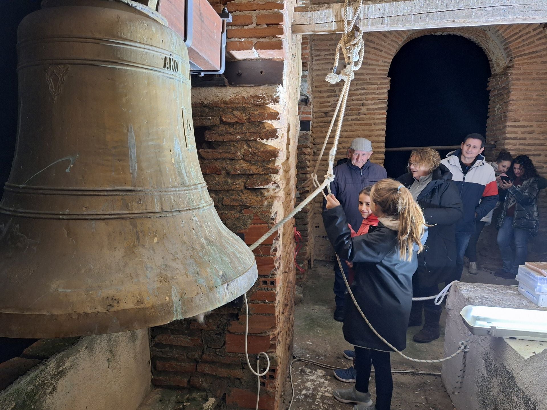 Santa Eufemia toca las campanas para ahuyentar los diablos tormenteros