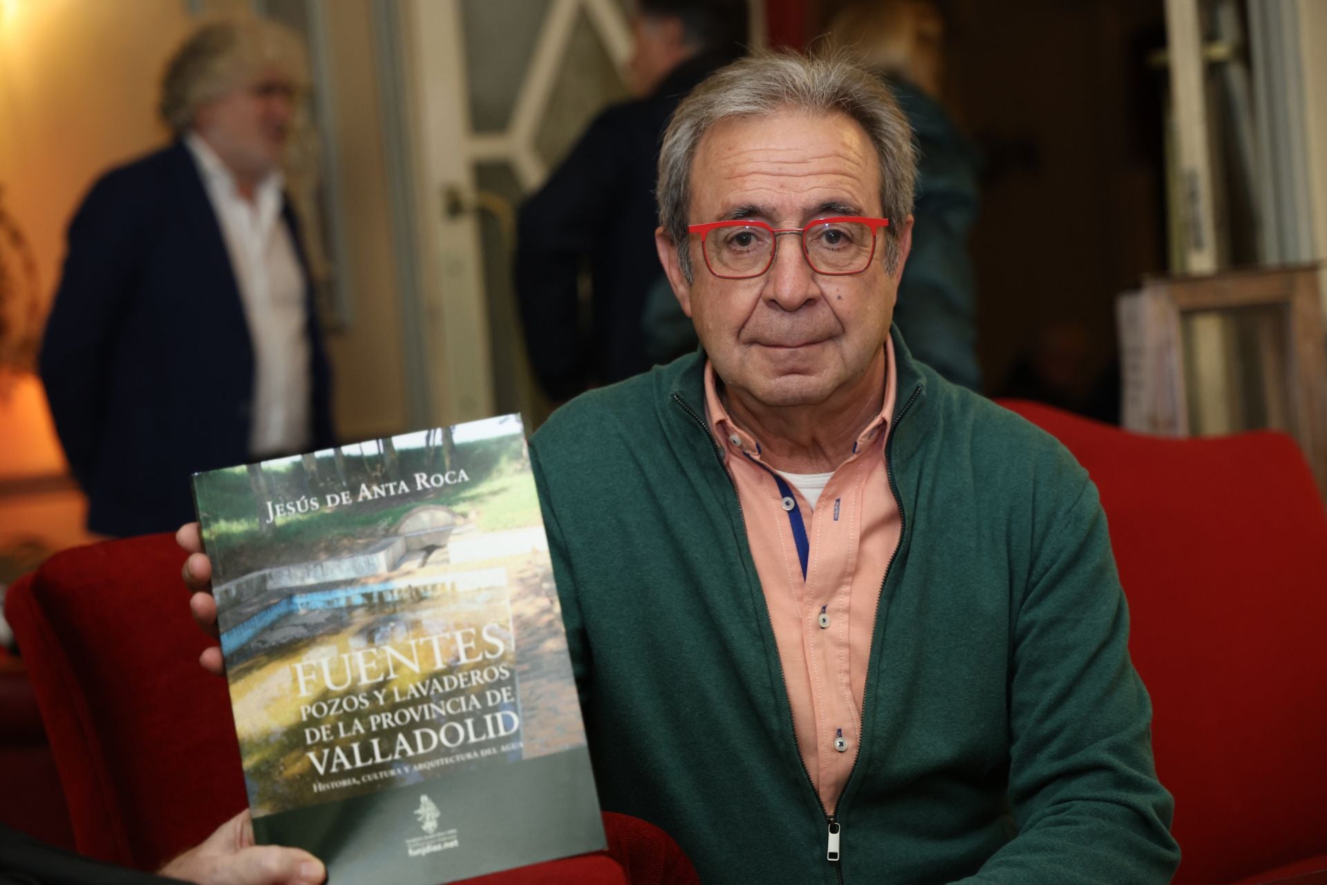 Jesús Anta, durante una presentación de una de las publicaciones sobre Valladolid de las que es autor.