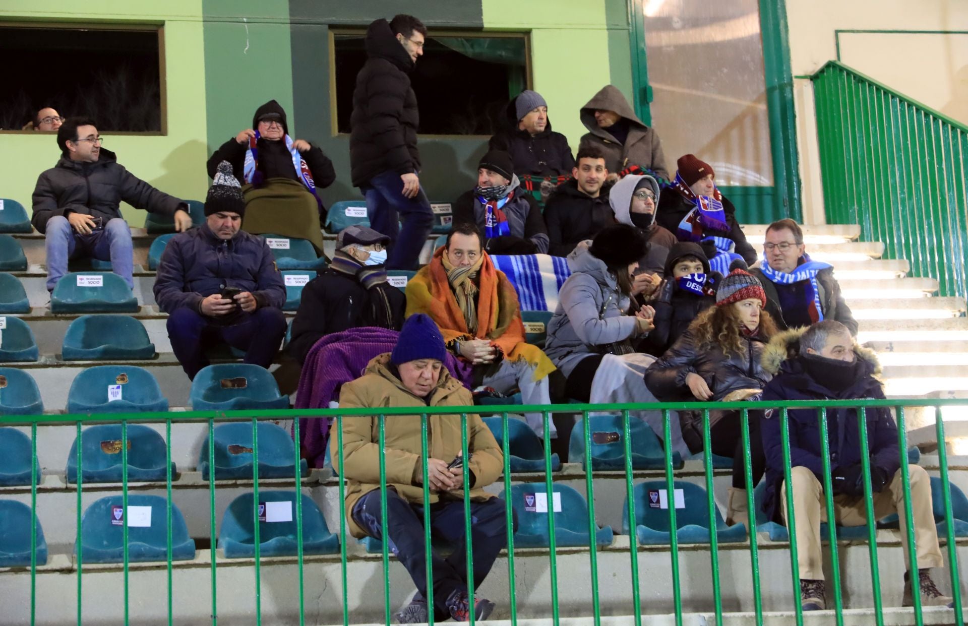 Búscate en las gradas de La Albuera durante el Segoviana vs Tarazona