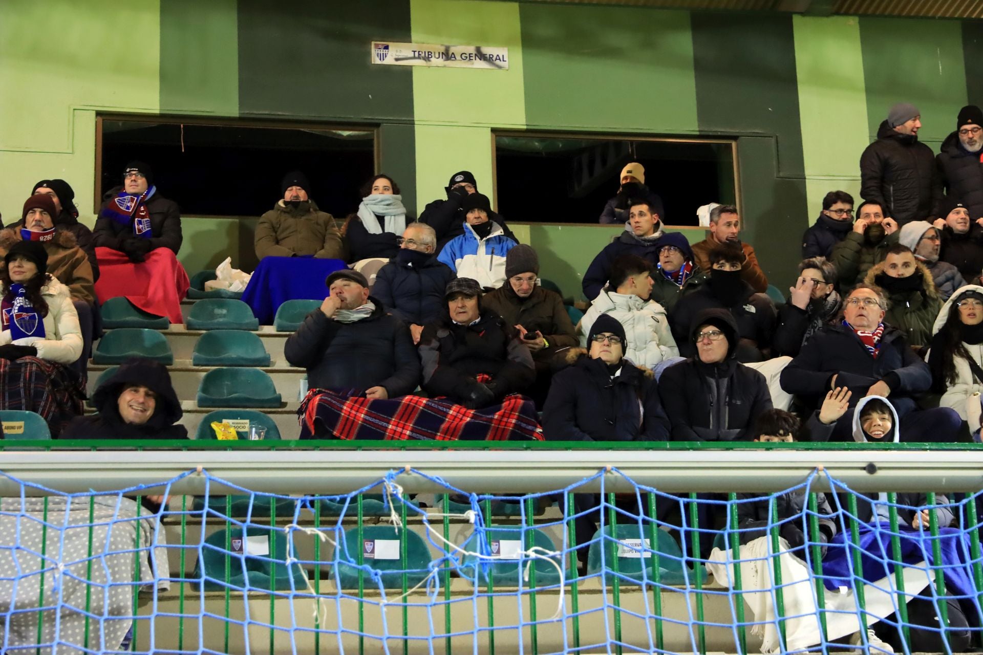 Búscate en las gradas de La Albuera durante el Segoviana vs Tarazona