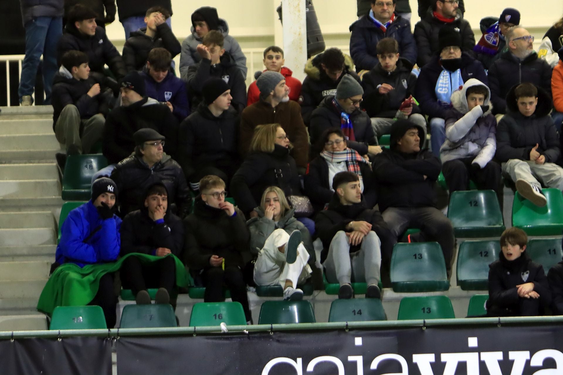 Búscate en las gradas de La Albuera durante el Segoviana vs Tarazona