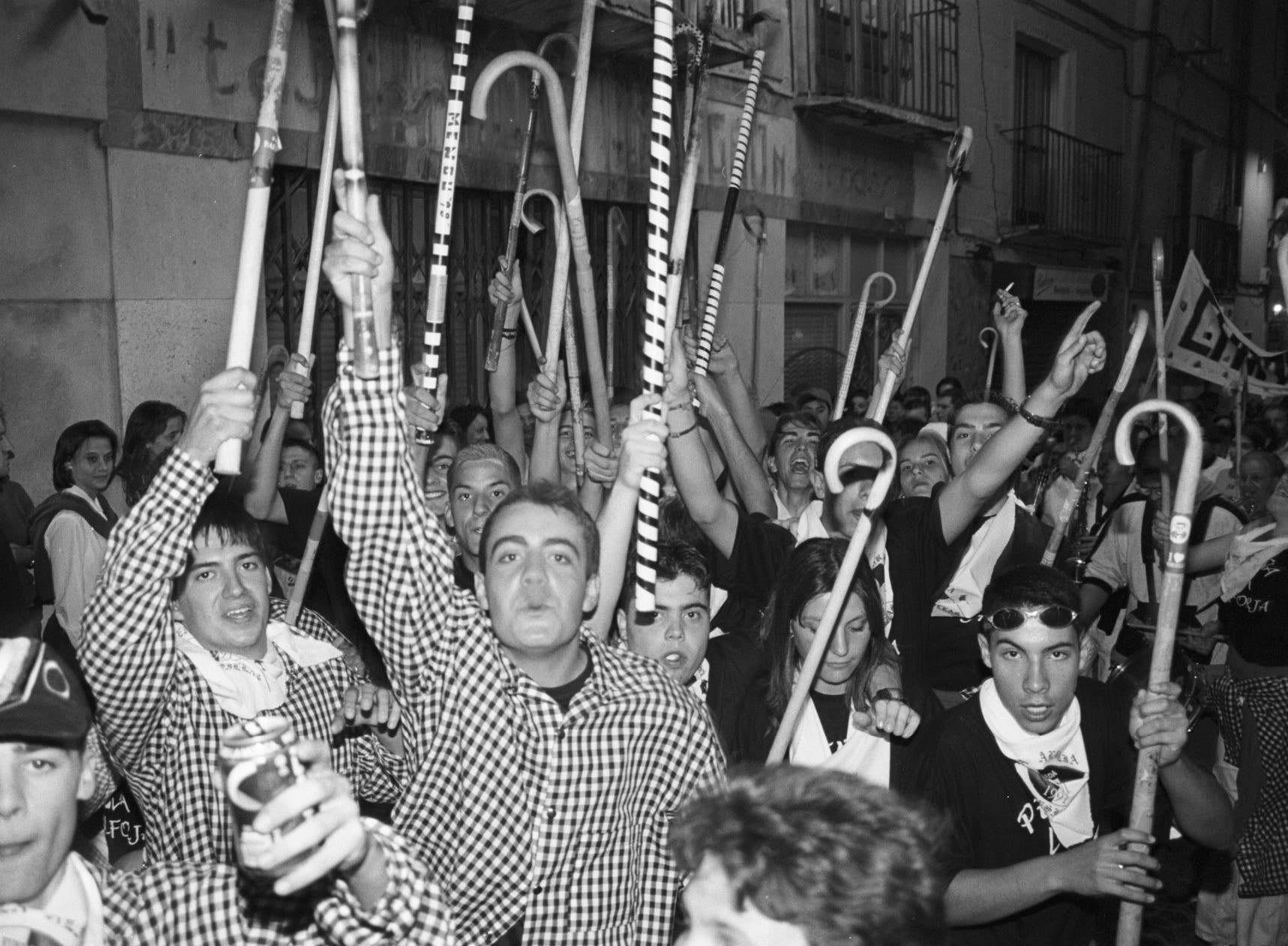 Peñas en las fiestas de Tordesillas. 7 de septiembre de 1999.