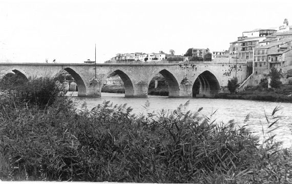 El puente, de origen medieval.