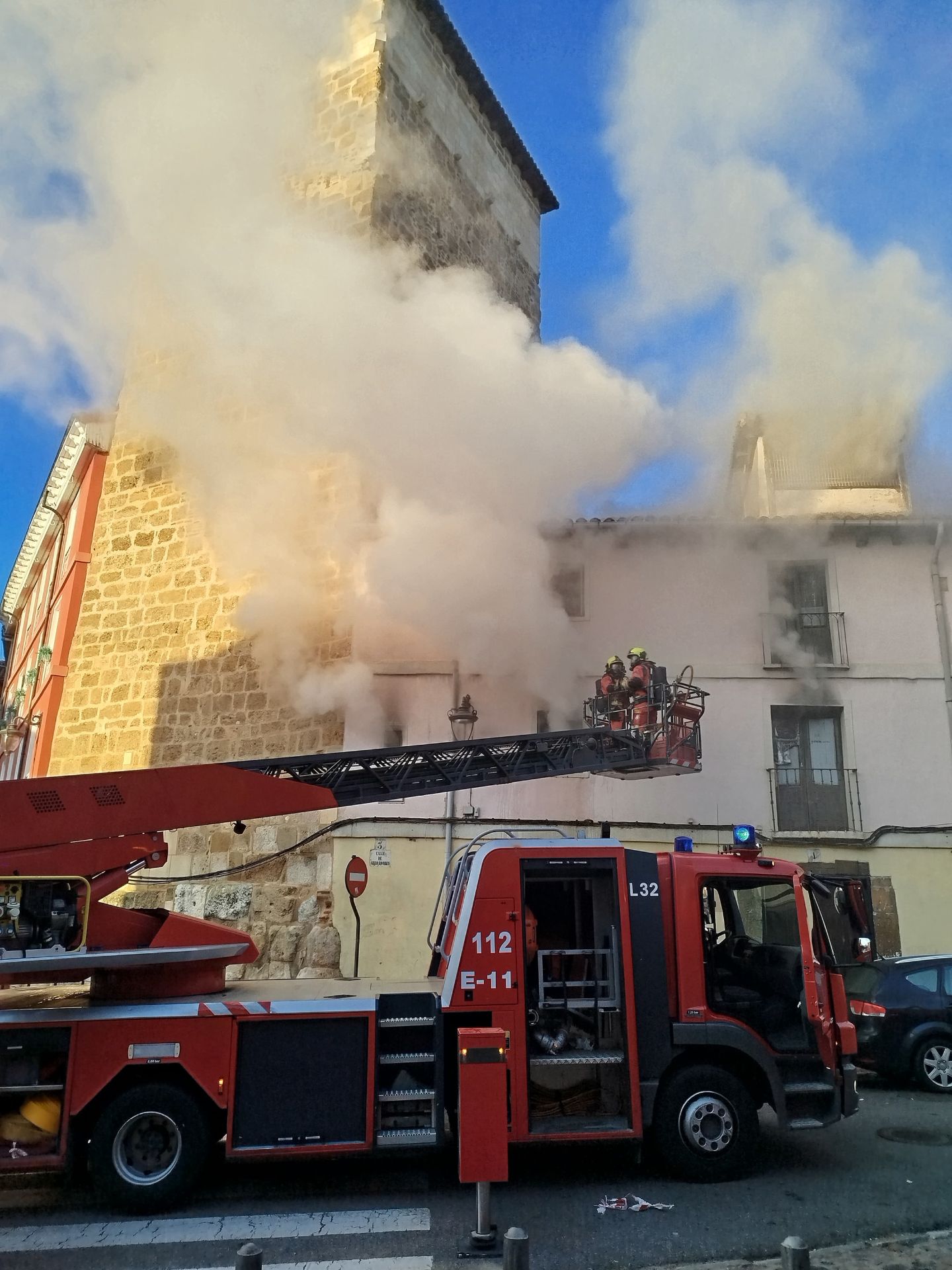 El incendio de la casa okupa de León en imágenes