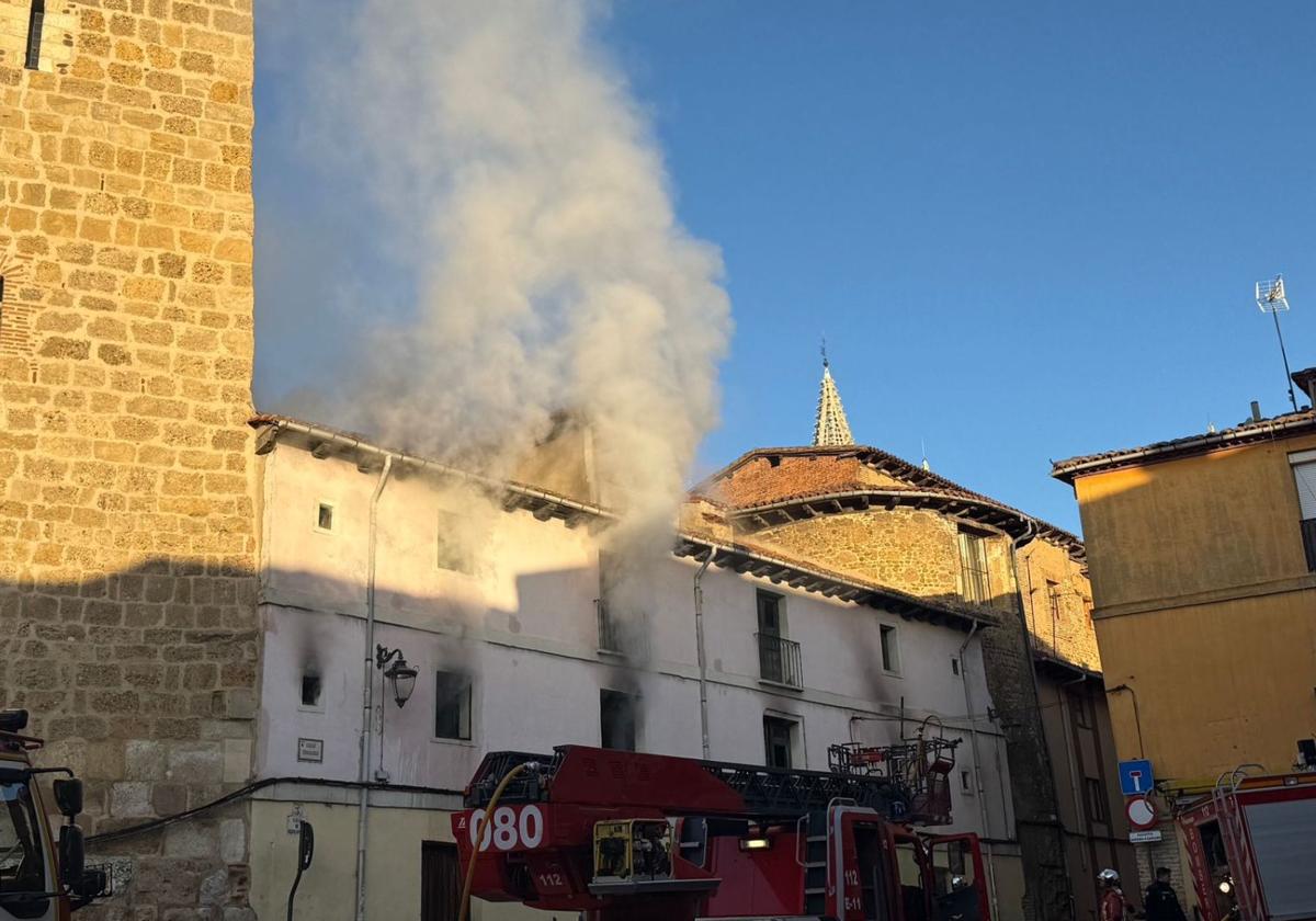 El incendio de la casa okupa de León en imágenes