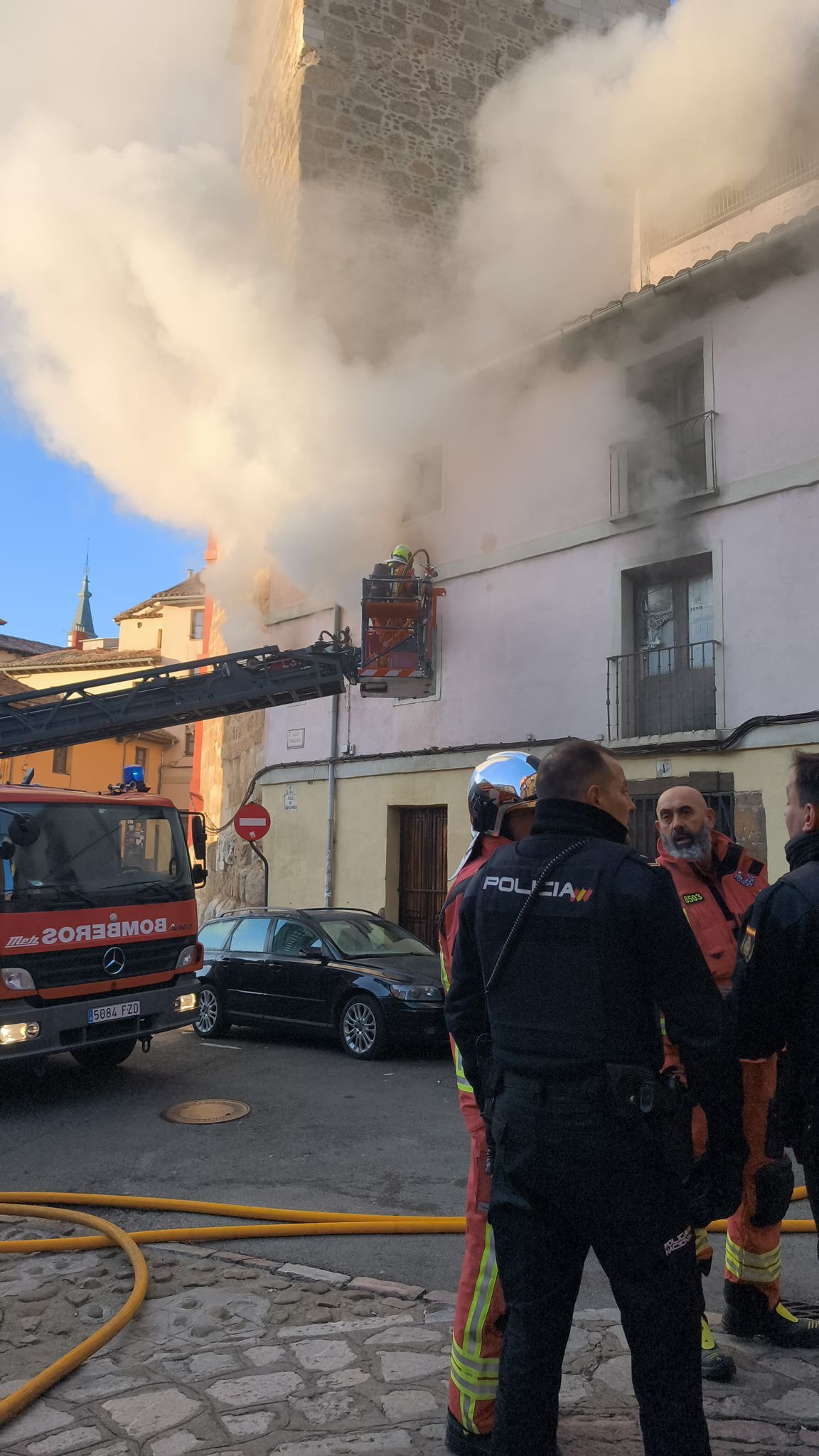 El incendio de la casa okupa de León en imágenes