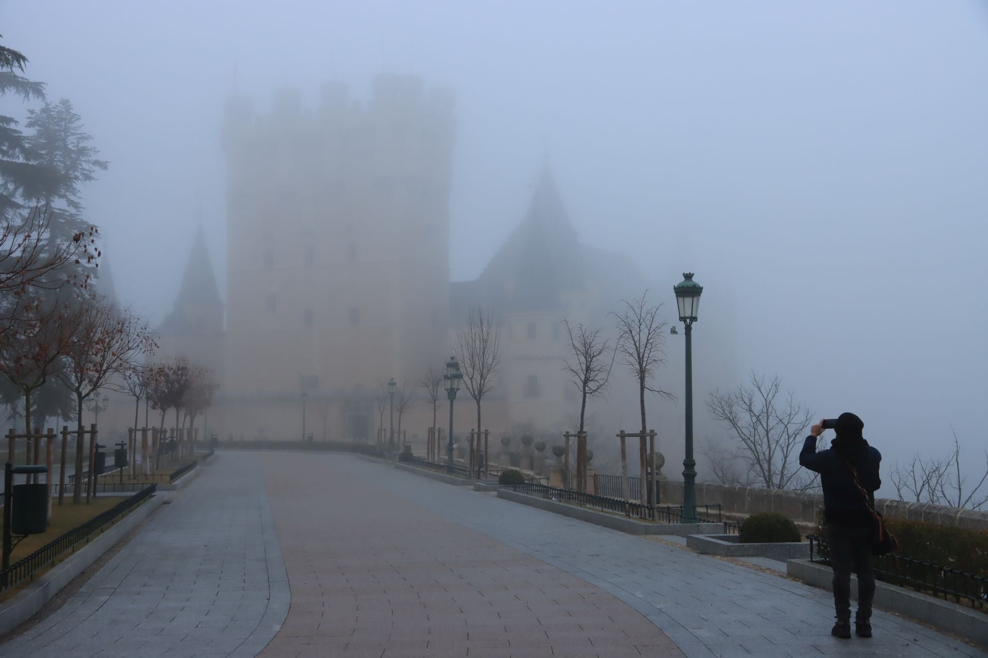 Segovia amanece envuelta en niebla