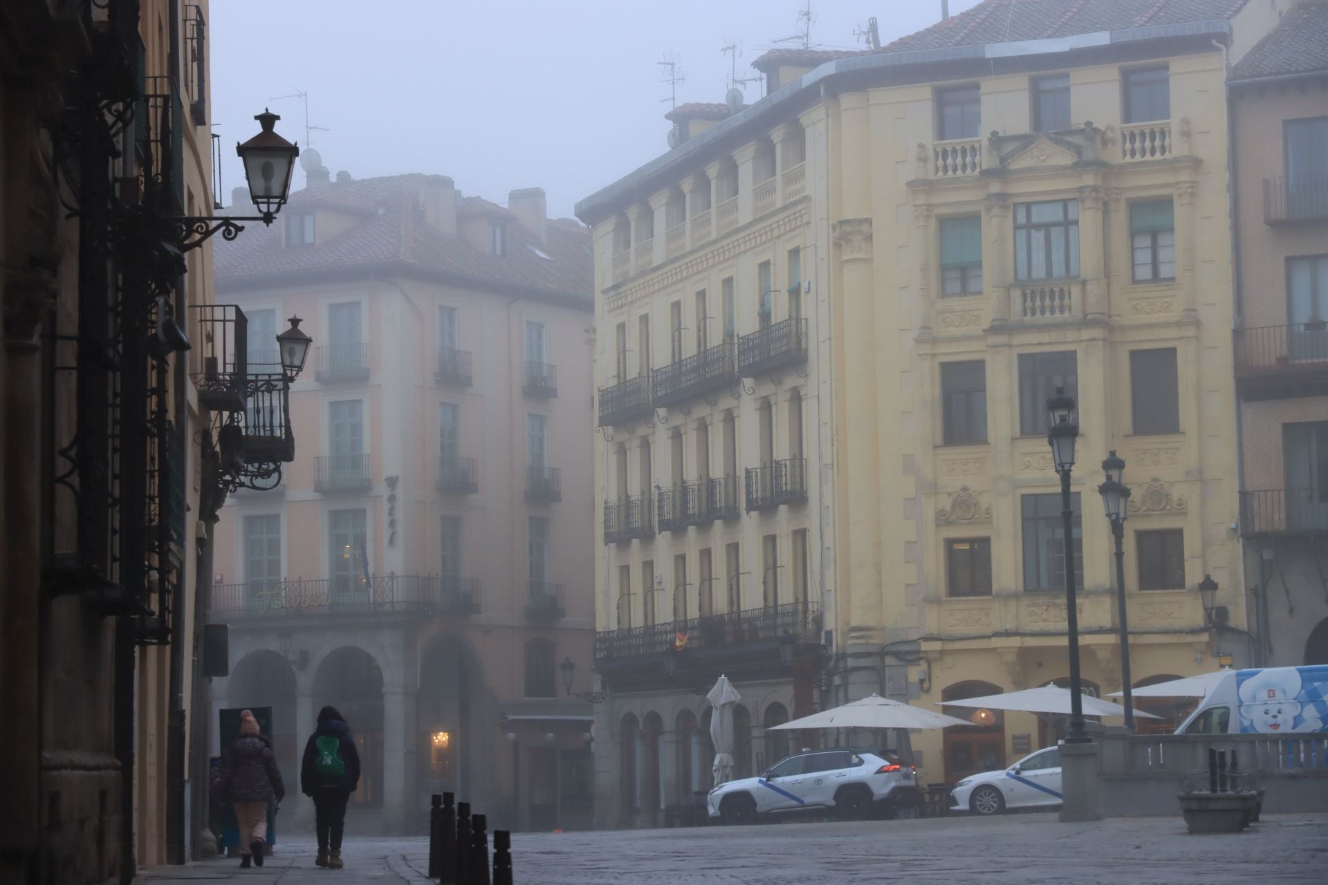 Segovia amanece envuelta en niebla