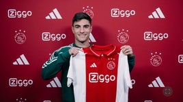 Lucas Rosa, este martes, tras la confirmación oficial de su fichaje por el Ajax.