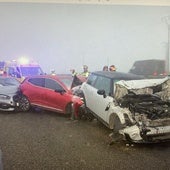 Involucrados doce vehículos en tres colisiones múltiples por la niebla en Dueñas