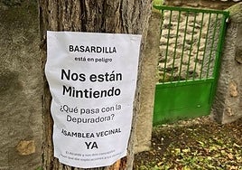 Cartel colocado en el pueblo segoviano de Basardilla para instar a una asamblea vecinal sobre los planes de instalar una depuradora.