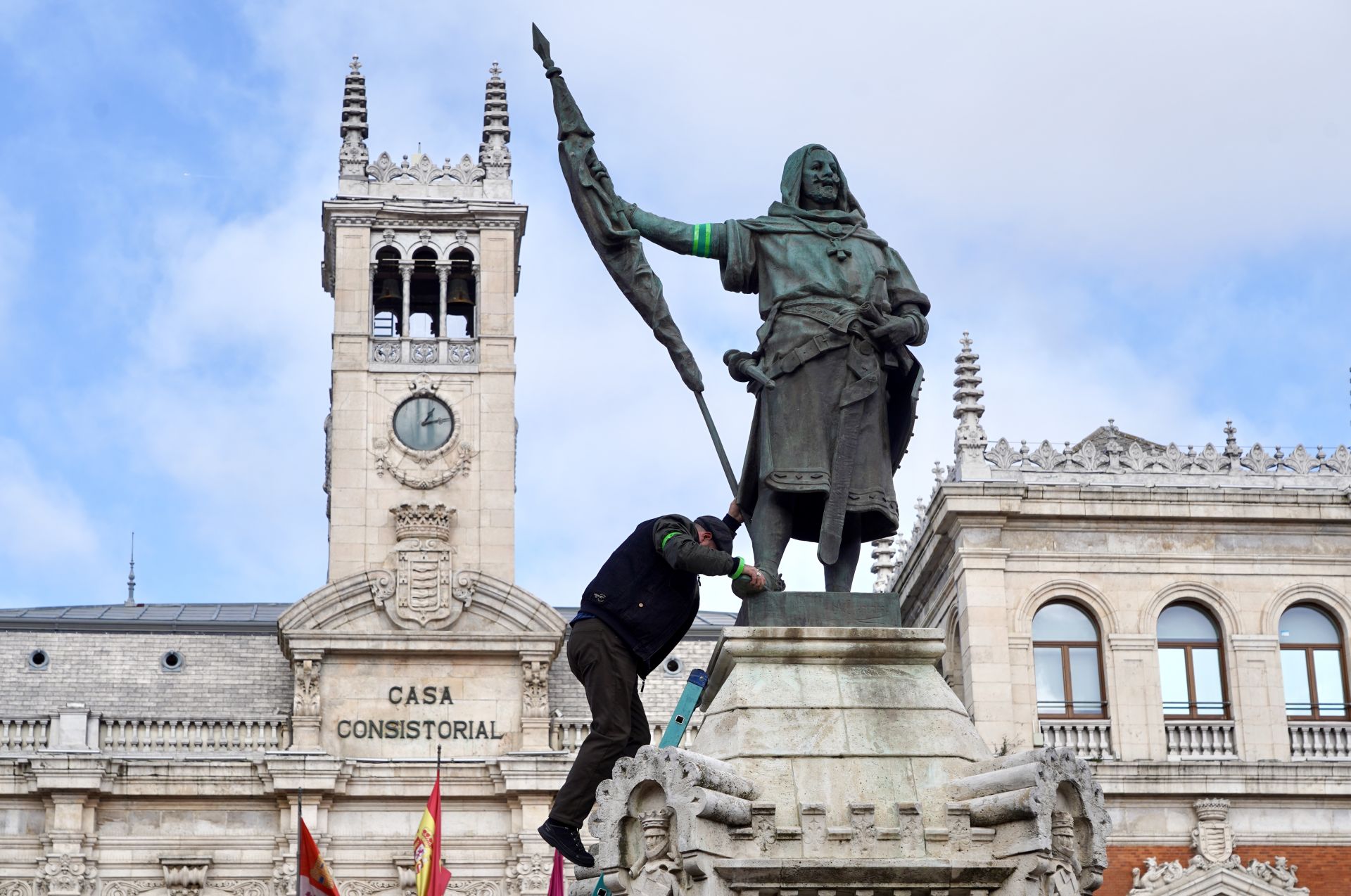 El Conde Ansúrez luce un brazalete verde que pone color de esperanza a la lucha contra el cáncer.