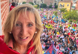 Isabel Pérez durante el pregón de fiestas patronales en Laguna de Duero.