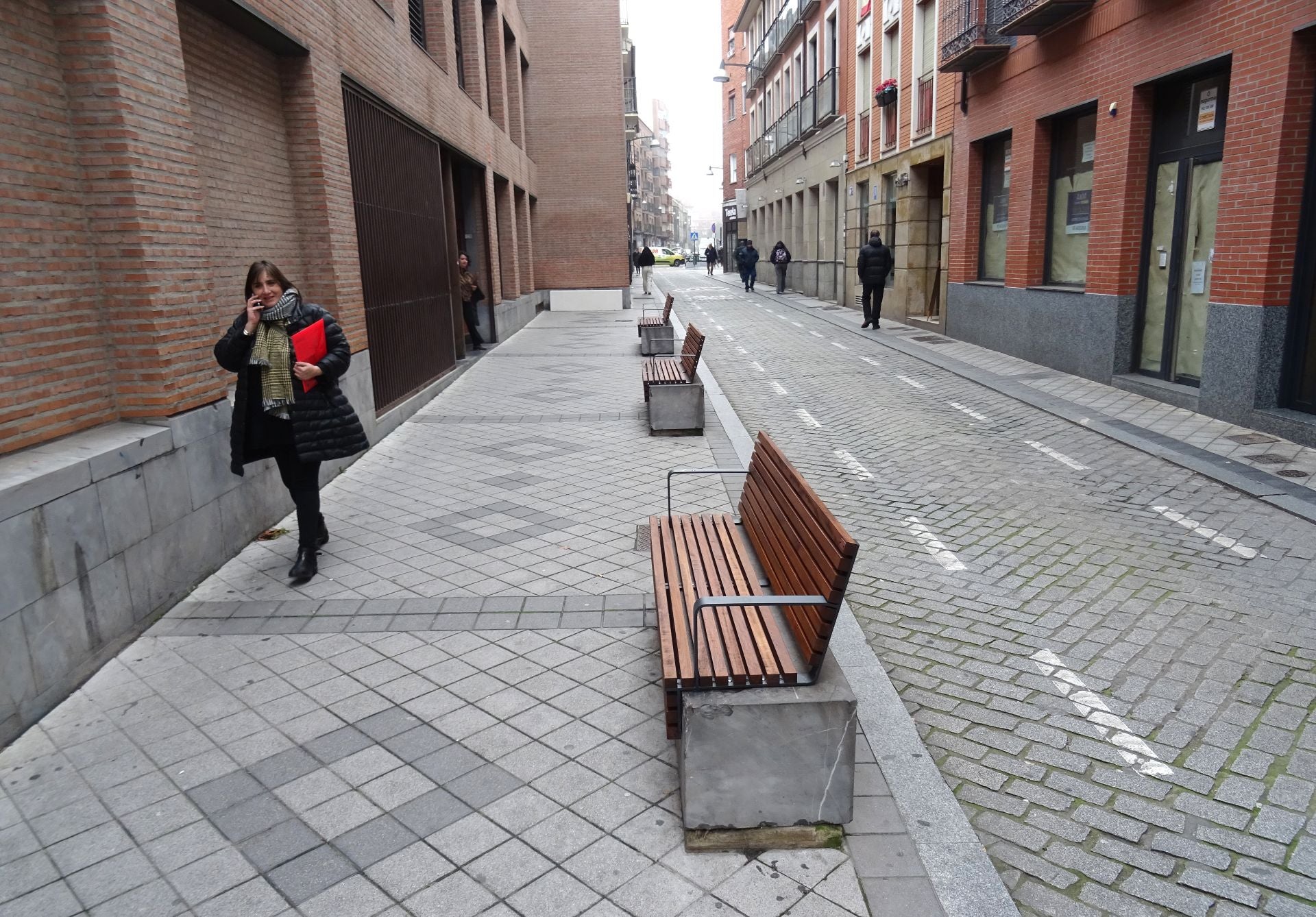 Las imágenes del nuevo mobiliario de la calle Torrecilla