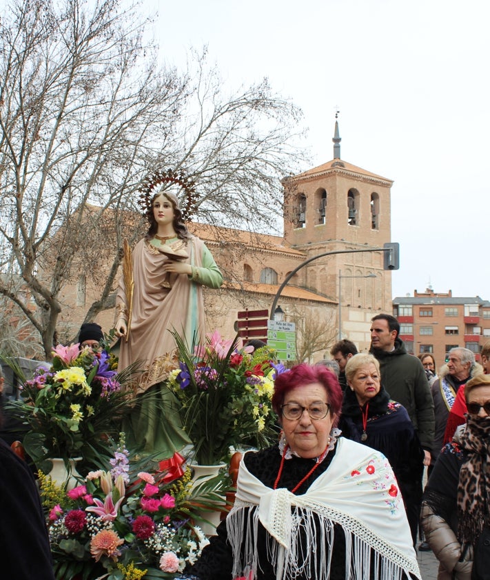 Imagen secundaria 2 - Procesión por la calle Padilla