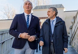 El alcalde de Segovia, José Mazarías, y el presidente de la Fes, Andrés Ortega.