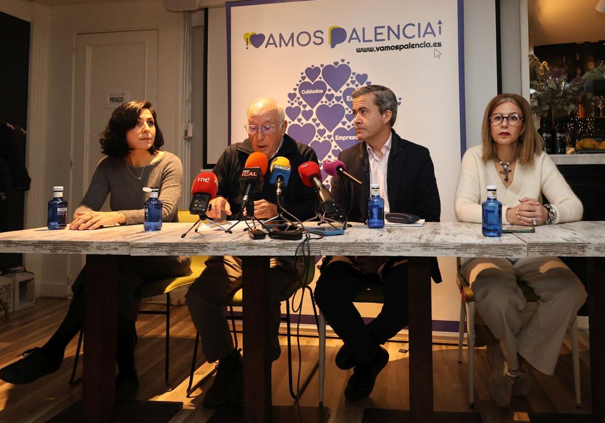 Dirigentes de Vamos Palencia explican la expulsión de Domiciano Curiel.