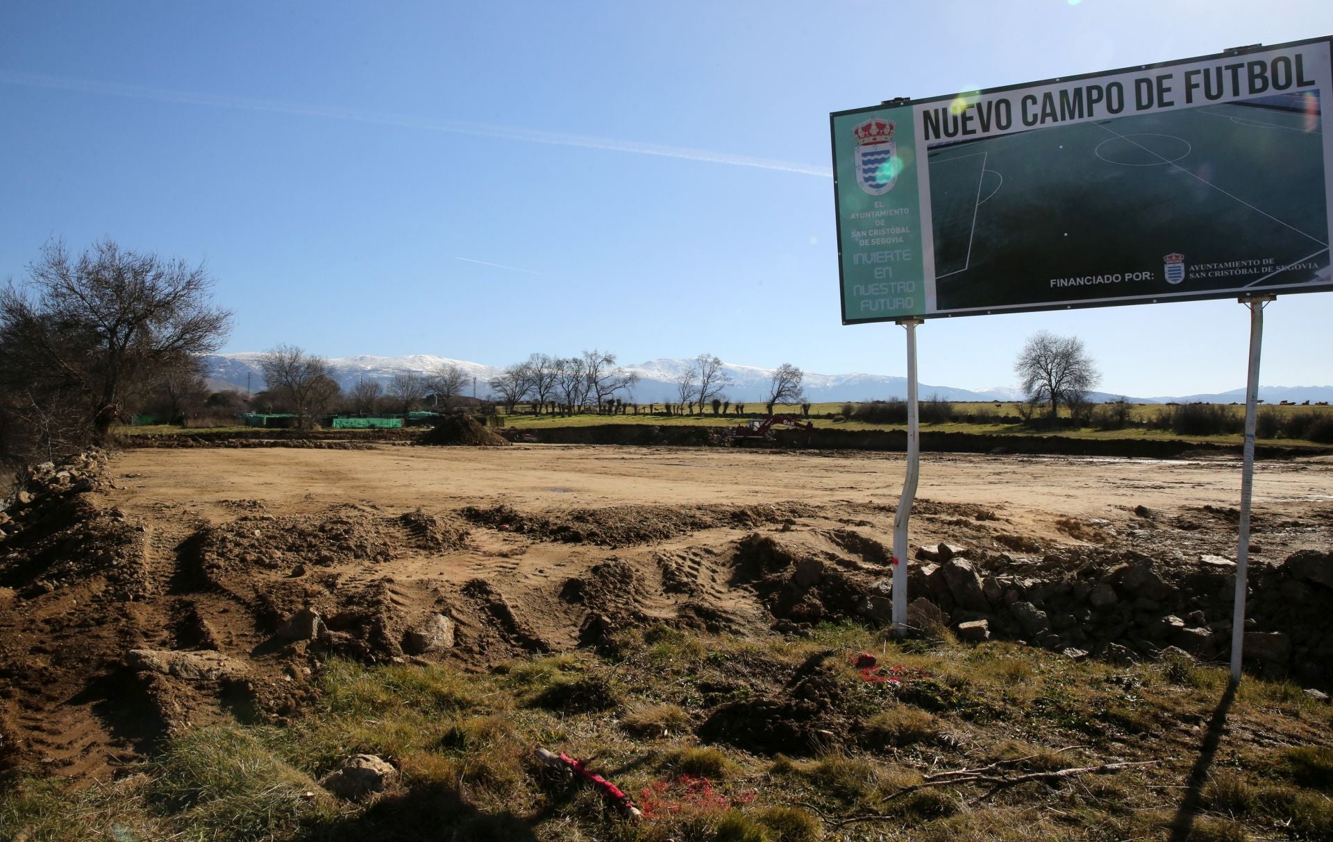 Obras para construir el campo de fútbol de San Cristóbal de Segovia.