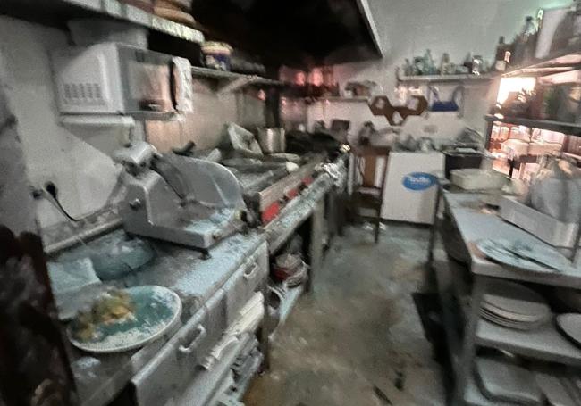 Estado en el que quedó la cocina tras el fuego.