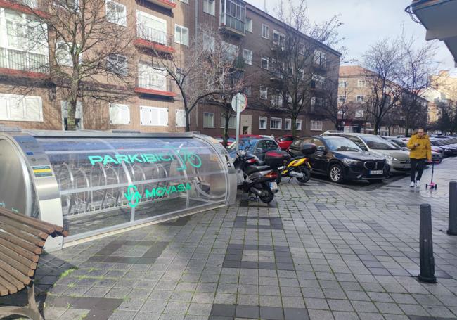 Parkibici instalado en el esquinazo de Magallanes con Puente Colgante.