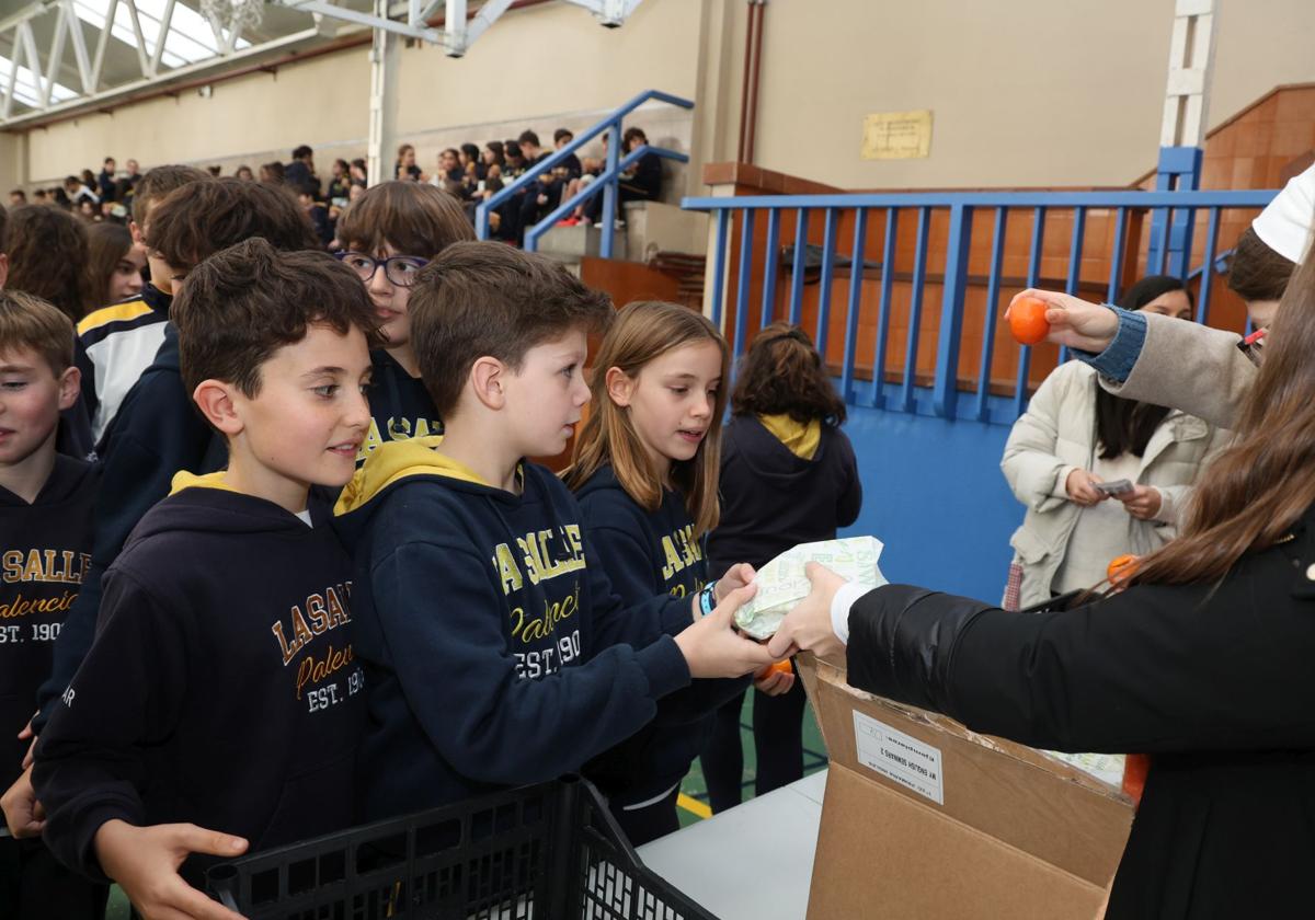 El bocata solidario de Manos Unidas en los colegios de Palencia