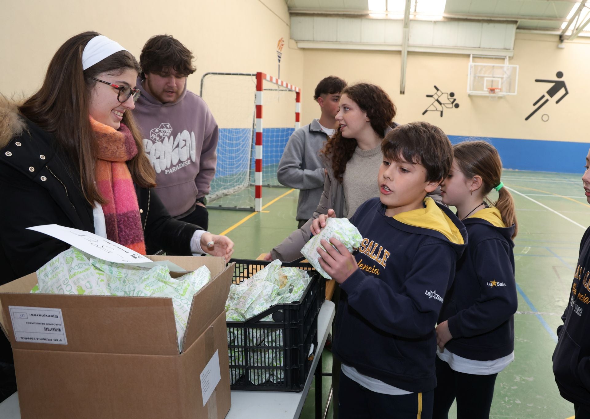 El bocata solidario de Manos Unidas en los colegios de Palencia