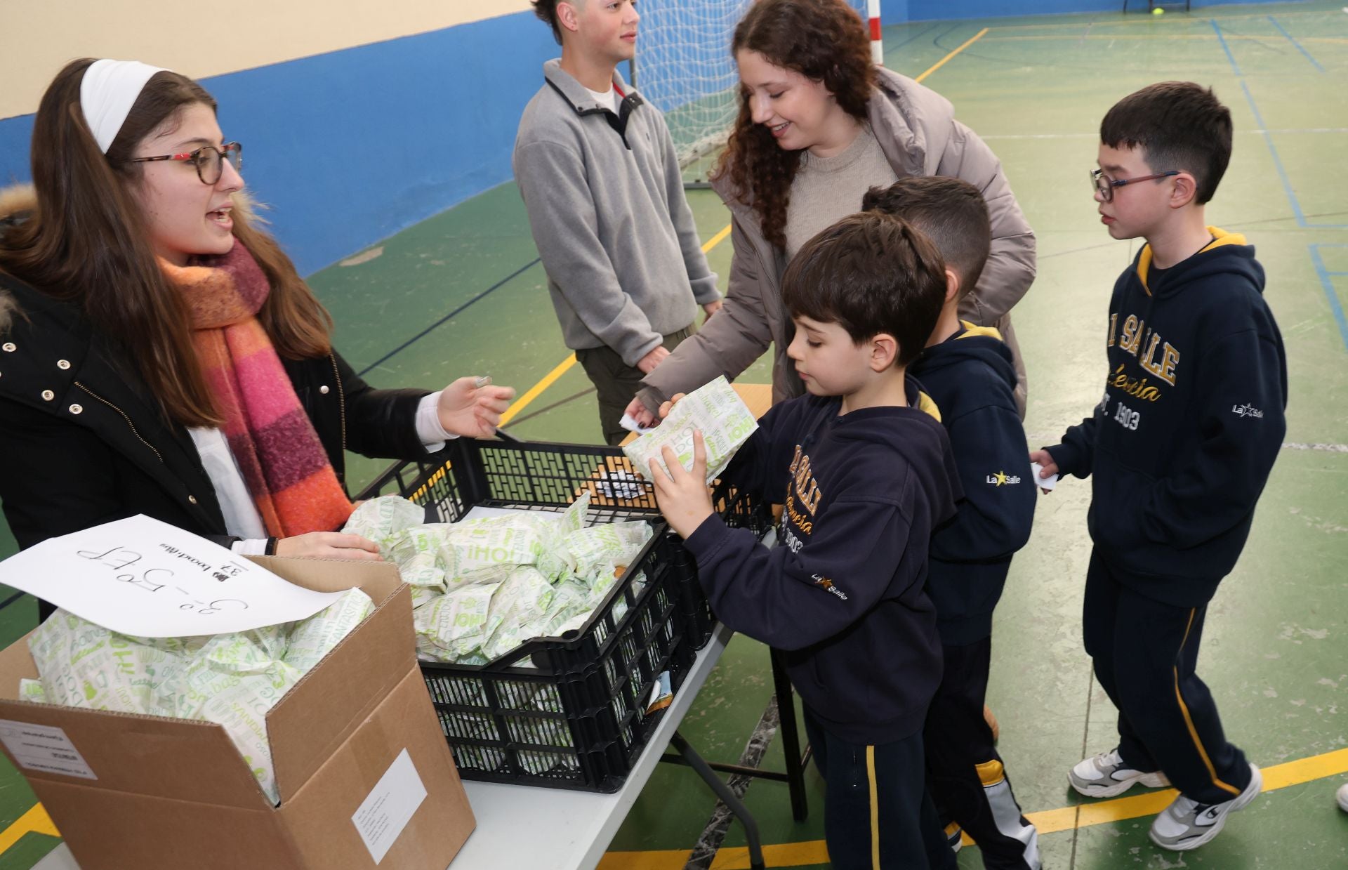 El bocata solidario de Manos Unidas en los colegios de Palencia