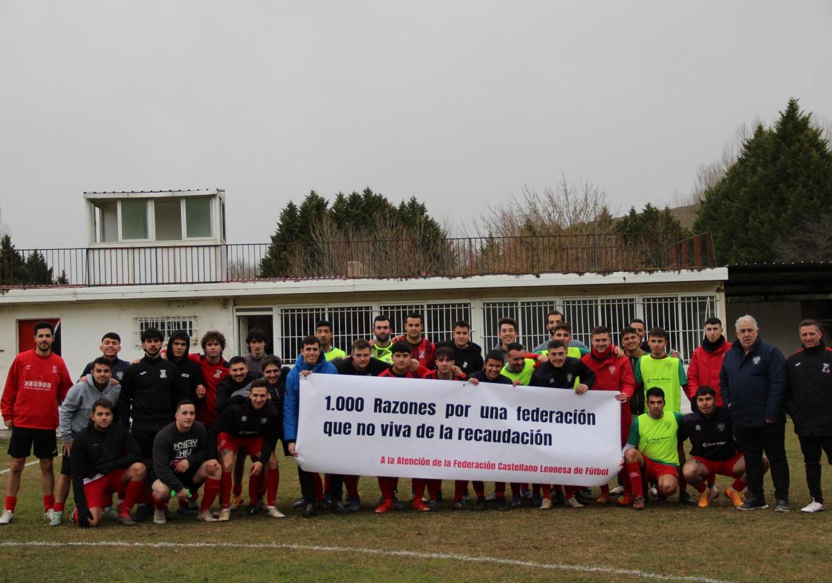 Protesta en un partido de fútbol provincial contra la Federación de Castilla y León de Fútbol.