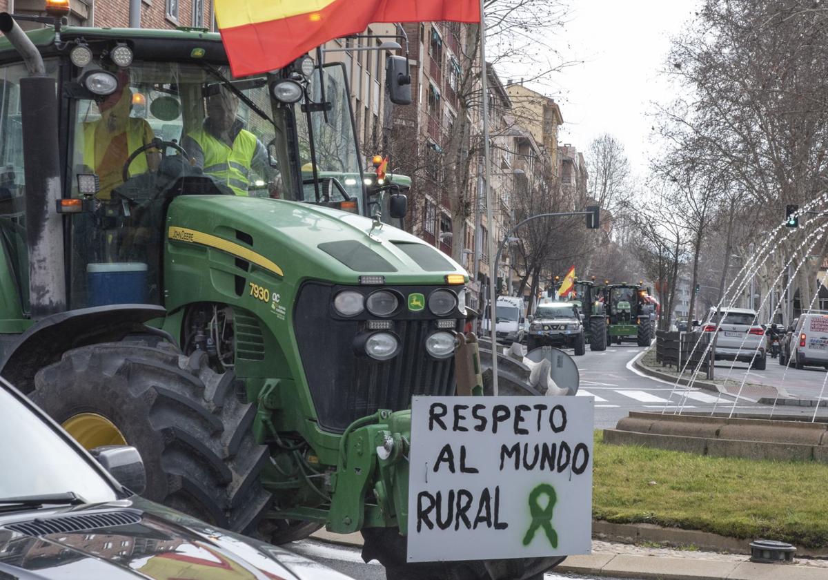 Tractores invacen las calles de Segovia en una de las movilizaciones de febrero de 2024.