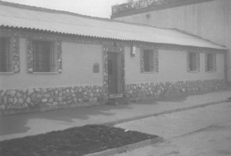 El edificio que acogió el Ayuntamiento de forma provisional. 6 de mayo de 1991.