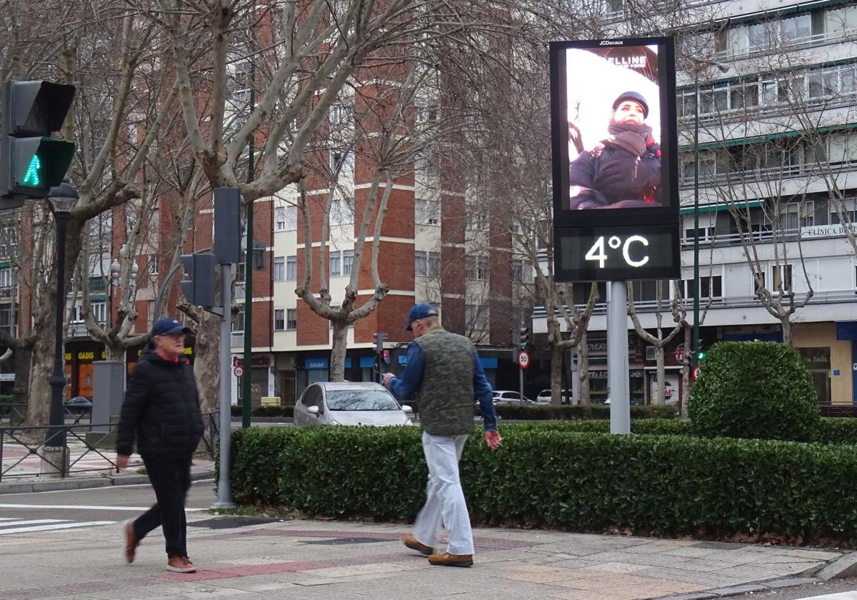 El termómetro marcaba cuatro grados a primera hora de la mañana de este domingo en el Paseo de Zorrilla.