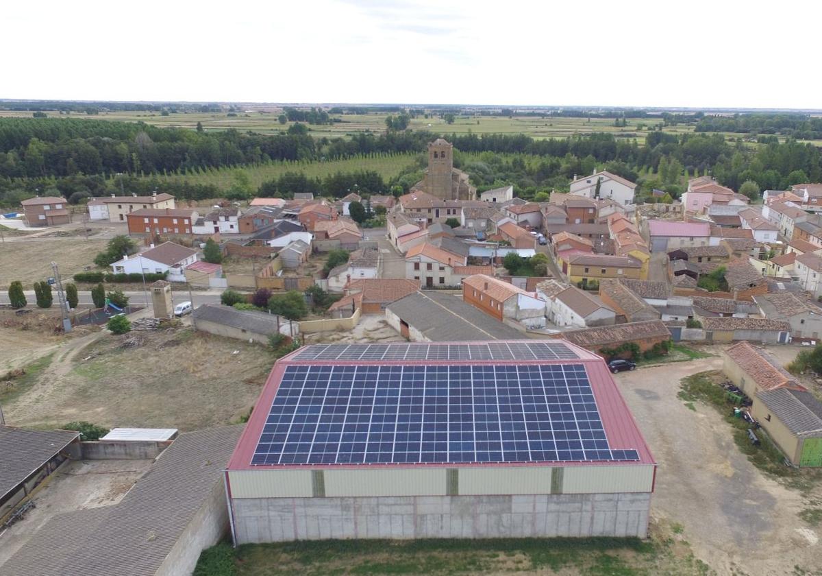 Paneles solares instalados en La Serna.