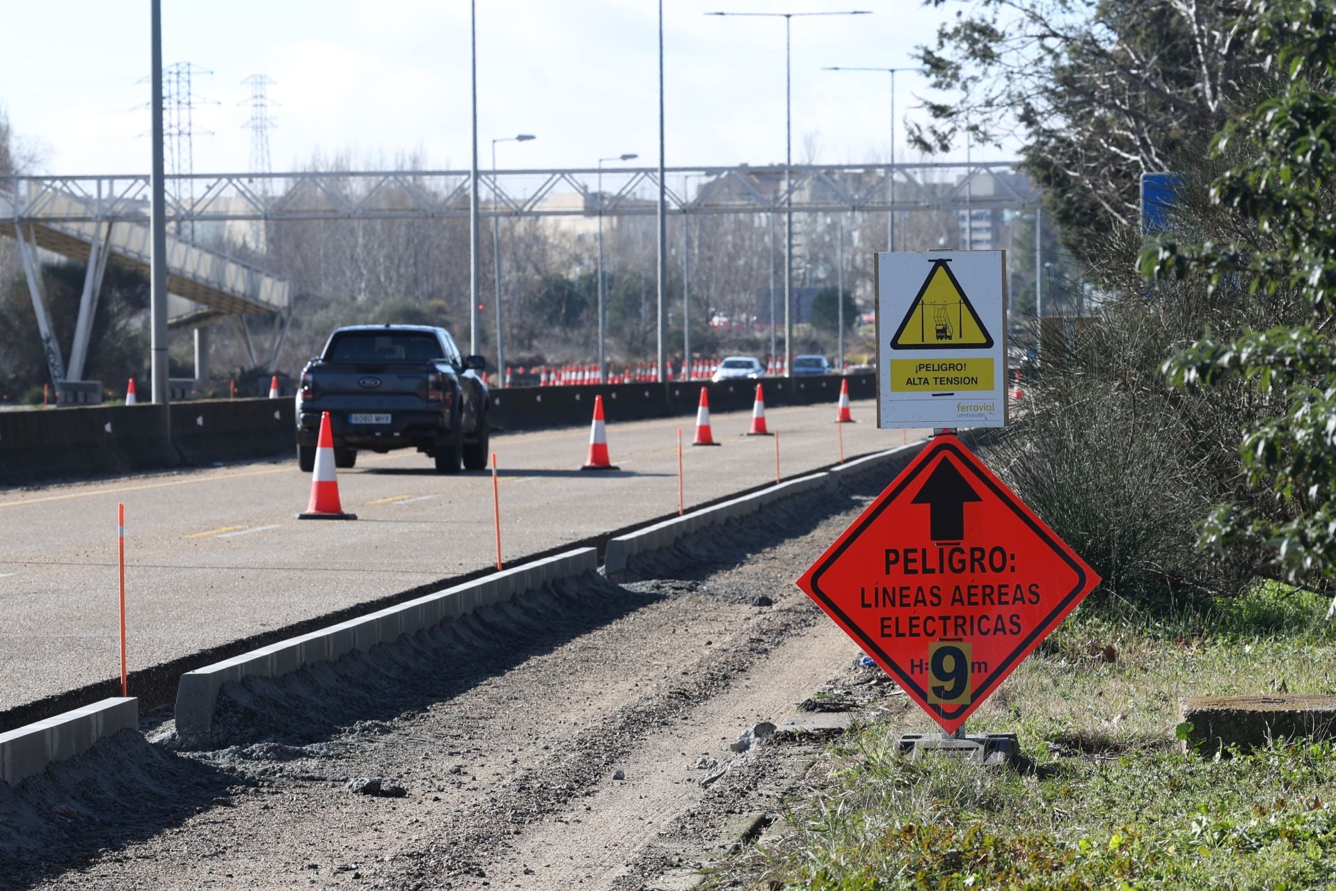 Más de tres kilómetros circulando por un carril en la VA-20