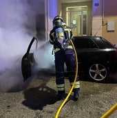 Arde en plena madrugada un vehículo aparcado en una calle de Íscar