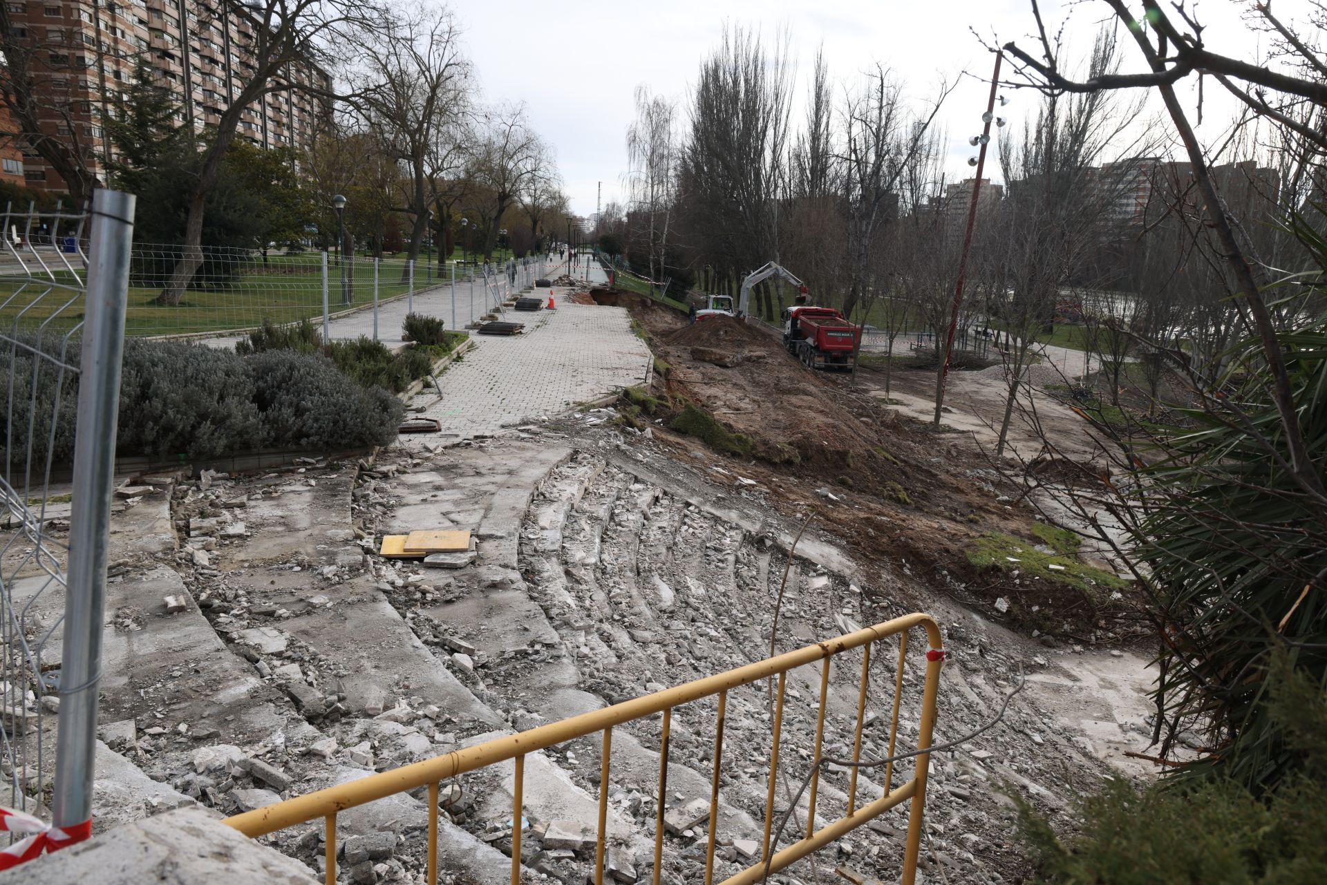 La obra del carril bici de Isabel la Católica, en imágenes