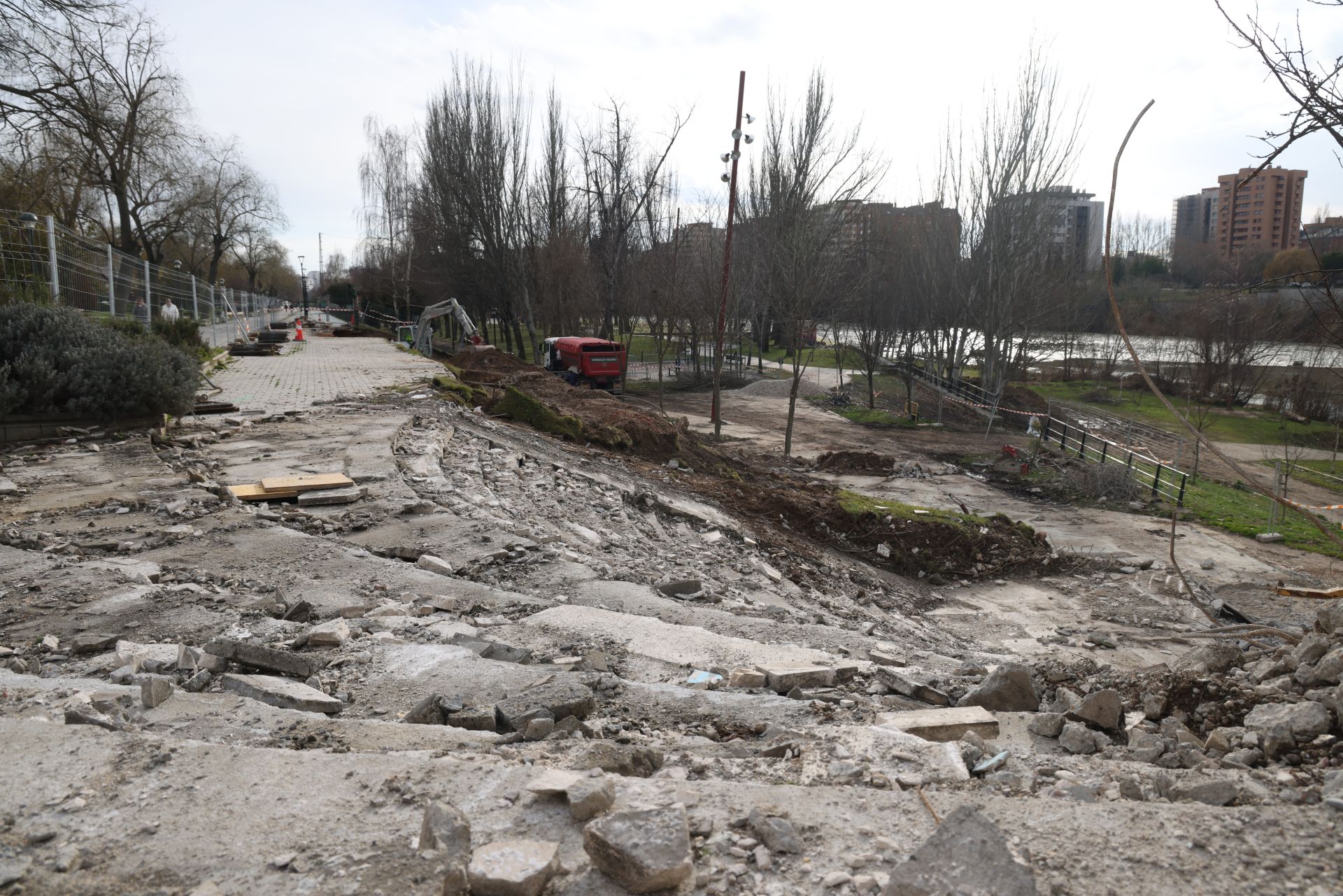 La obra del carril bici de Isabel la Católica, en imágenes