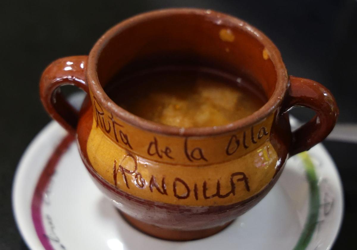 Sopas de ajo gratis para el frío invierno en un pequeño bar de La Rondilla