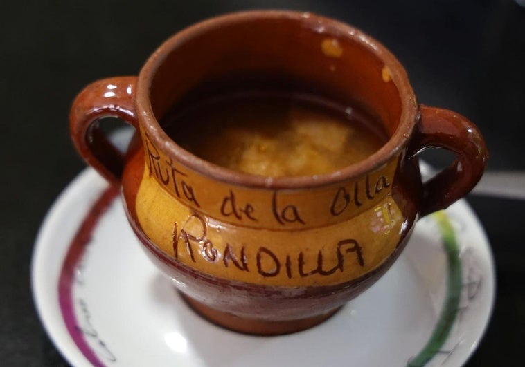 Sopas de ajo gratis para el frío invierno en un pequeño bar de La Rondilla