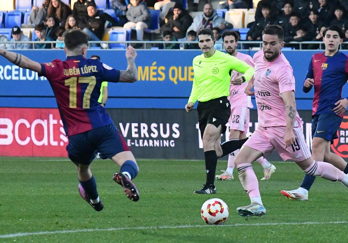 Un momento del partido que Barça y Segoviana disputaron el pasado sábado en la Ciudad Condal.