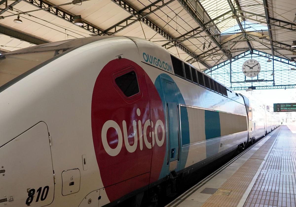 Un tren de Ouigo en la estación de trenes de Valladolid, en una imagen de archivo.