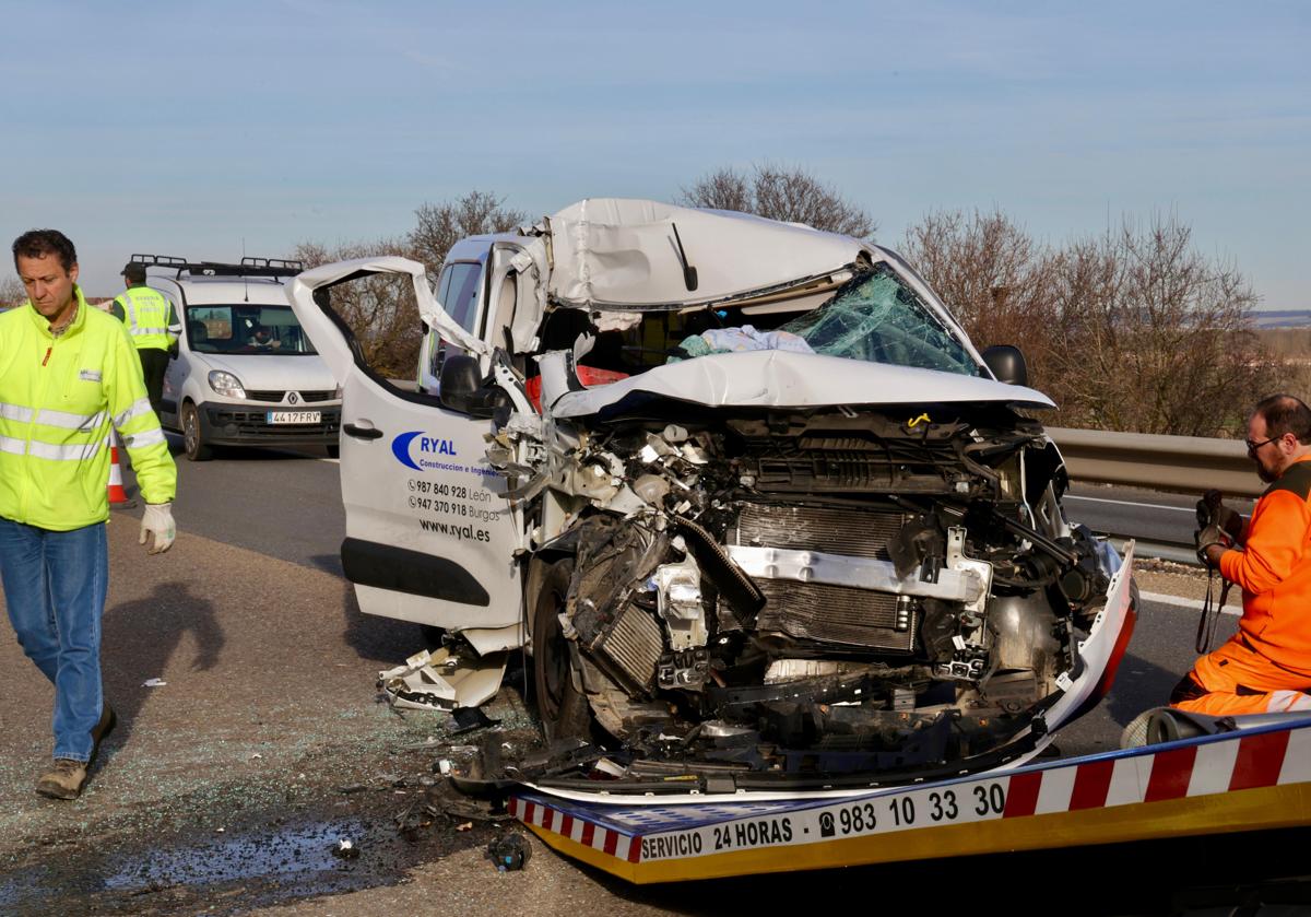 La furgoneta accidentada en la A-62 a la altura de Simancas.