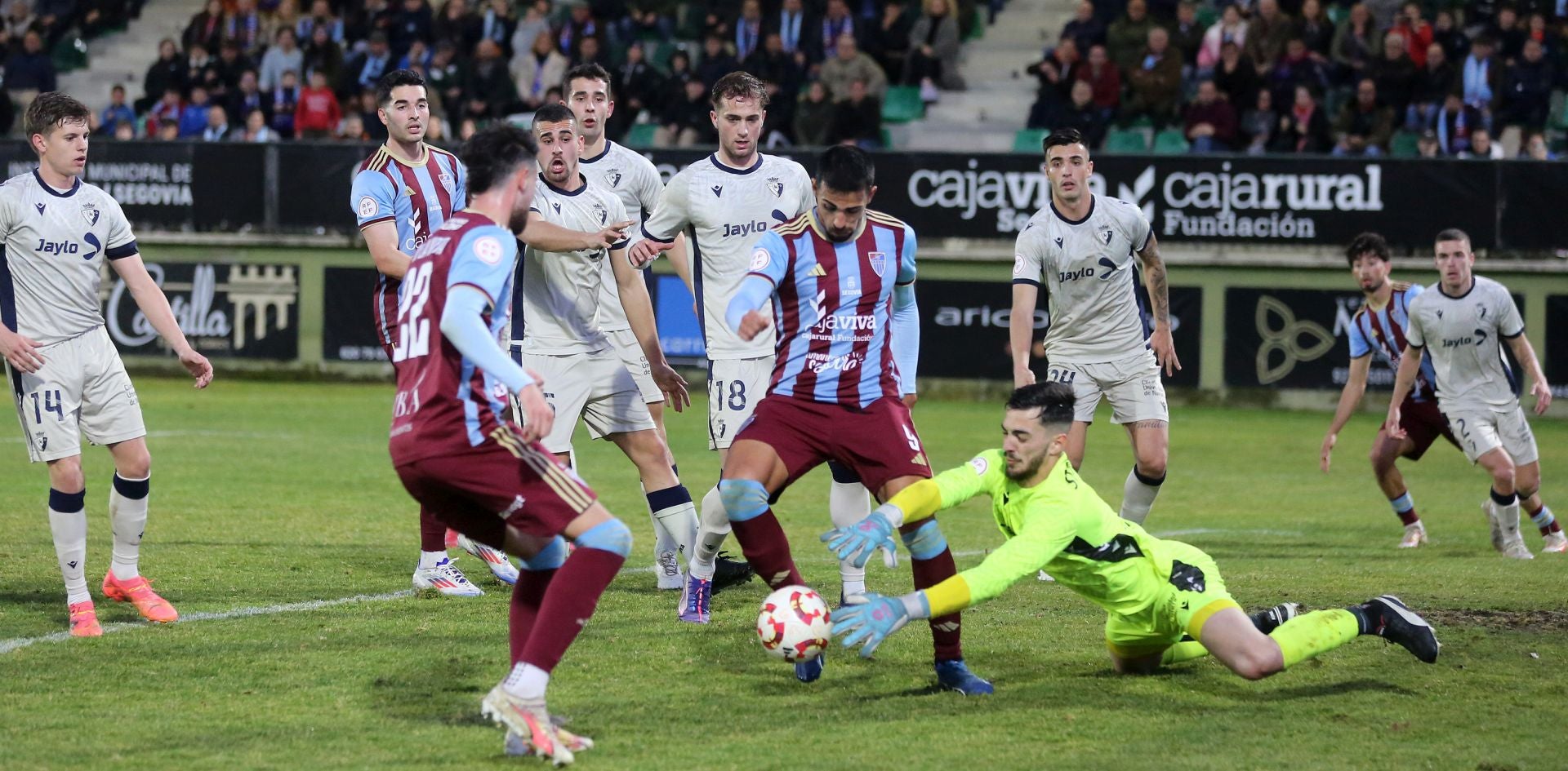 Fotos de la derrota de la Segoviana ante el Osasuna B